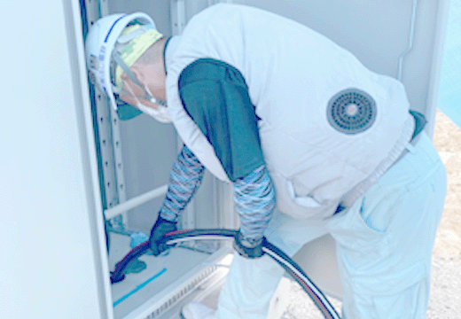 電気通信工事作業４